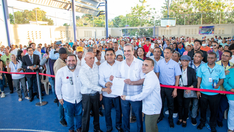 Alcalde Kelvin Cruz agradece al Presidente Luis Abinader por el aporte de 35 millones de pesos al Ayuntamiento de La Vega